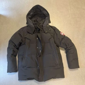 Canada goose jacka - Använd en vinter Dustbag och päls ingår