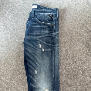 Replay jeans  - Säljer mina replay jeans skicket är 7/10 inga hål eller defekter som kommit, sitter rätt regular. Dom passar dig son har w31 o ksk 30. Kan gå ner lite i pris vid snabb affär 