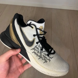 Kyrie flytrap 2 - Worn, but the shoes do not have any issues. I do not have the original box or the receipt.