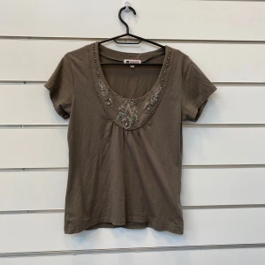 Y2k Topp Stones - In good condition  Size Medium with a lot of cool details   Write if you have any further questions