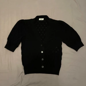 Stickad T-shirt  - Jättesöt stickad T-shirt/kofta❤️