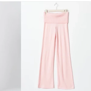 Yoga pants från Gina - Använda runt 2 gånger tyckte it jag passade i de men de är i jätte bra skick