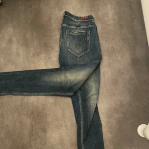 Dondup George - ✨Säljer nu dessa Dondup George i bra skick, storlek 35 men kan passa mindre. Hör av er vid frågor🔥✨