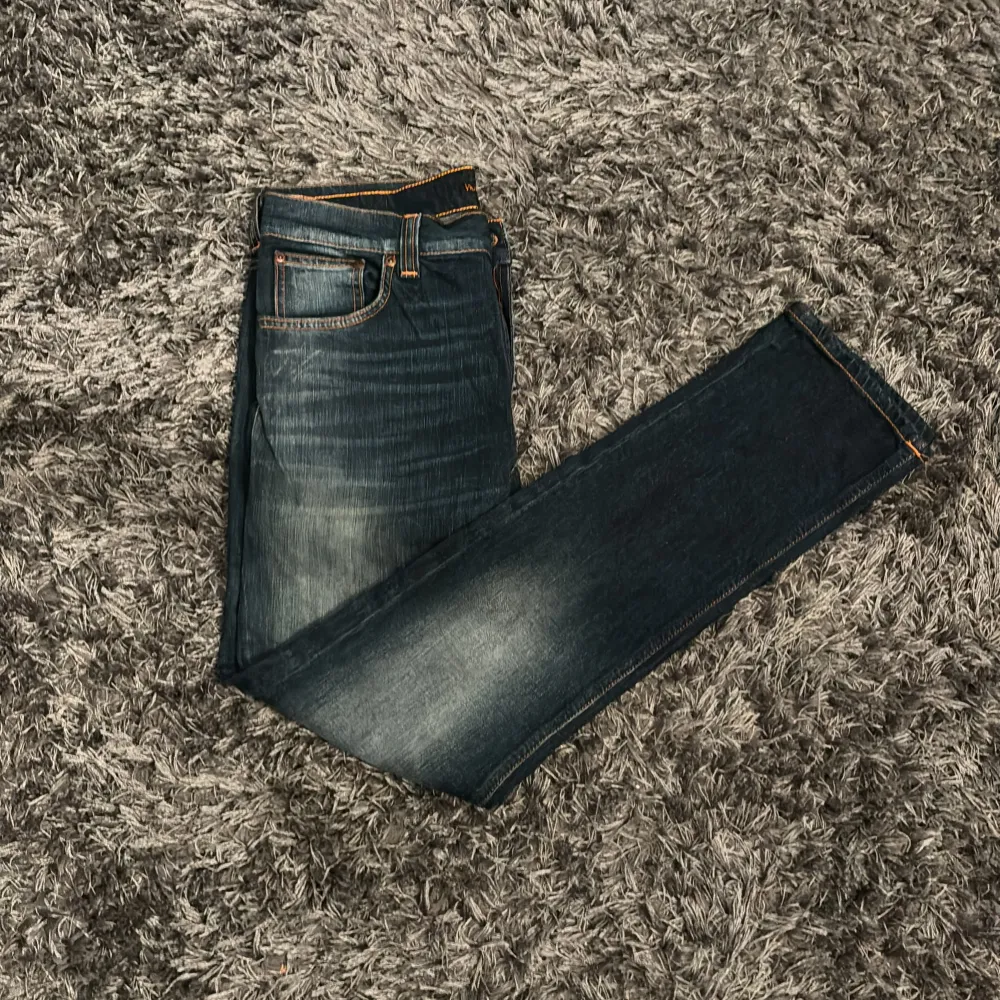 Säljer dessa feta Nudie jeansen | modell lean Dean | skick 10/10, inga defekter | storlek 31/30 | hör av er vid minsta lilla fråga:). Jeans & Byxor.