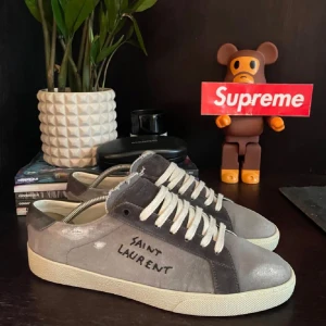 Saint Laurent  - 44 Köp nu