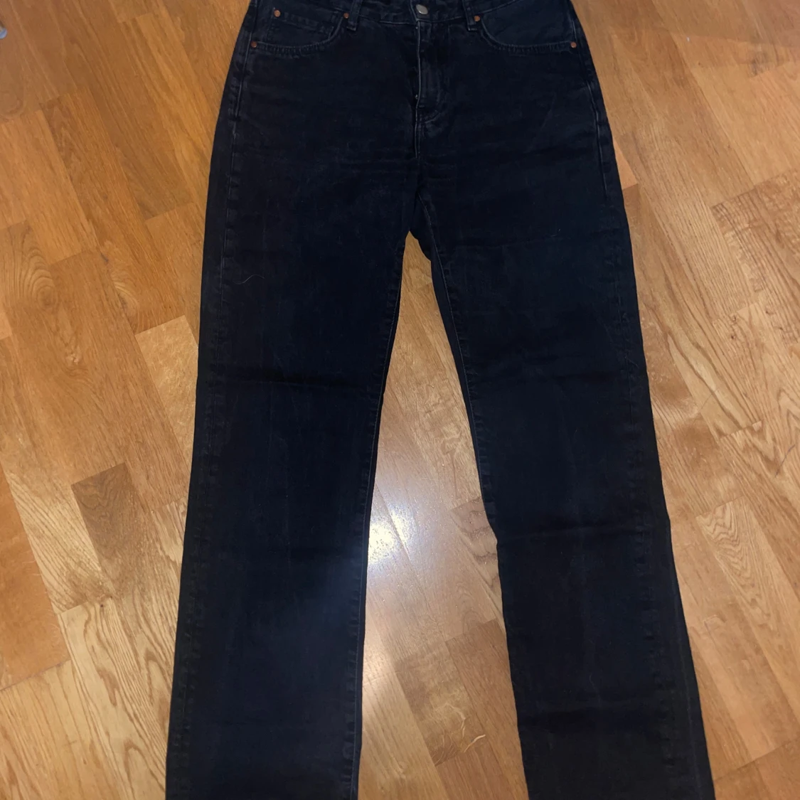  Svarta jeans 