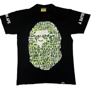 Bape t-shirt - Skysst bape t-shirt till ett riktigt bra pris!, Skick 7/10, Storlek S/XS Priset är inte hugget i sten, Tveka it att höra av er vid frågor. ☺️