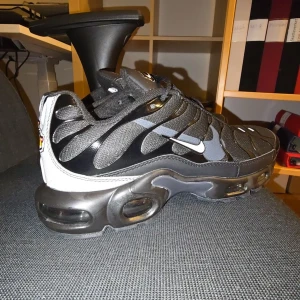 Nike TNs - Nike TNs Reflektiva, använda 3 gånger säljs för pengar behövs.