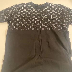 Louis Vuitton t shirt - En lv t shirt
