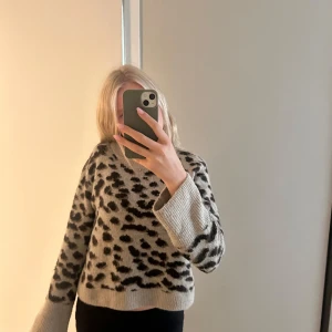 Leopard tröja  - Slutsåld stickad leopard tröja från hm i storlek xs💗💗