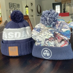 Al Cap one/ EDSÅSDALEN - KOM MED PRIS FÖRSLAG  Båda är i bra skick 8/10-9/10 Al cap one mössan köptes i  påskas och var limiterad. Edsåsdalen mössa köptes 2023 i Edsåsdalen 30 min från Åre~🧐 Skriv om ni undrar något.🤙🏼  