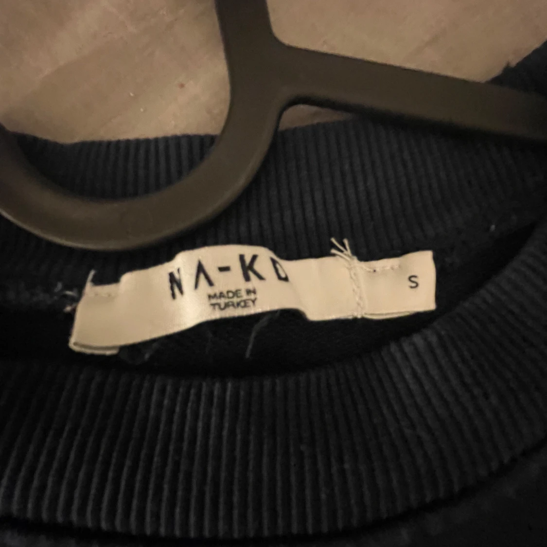 Mörkblå tröja från NA-KD - 91