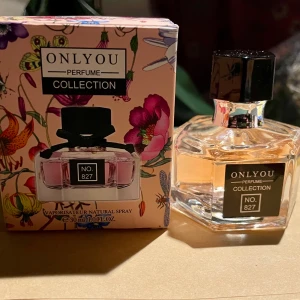 *NY*Parfym Only You No. 827 30 ml, presenttips  - Ny i förpackning  Påminner om Guccis Bloom   Introducing the captivating ONLYOU Collection No.827 Eau De Parfum, a delightful fragrance designed for women who appreciate the beauty of floral scents. Crafted by ONLYOU Perfume, this perfume comes in a stylish 30ml bottle, perfect for indulging in your favorite fragrance.