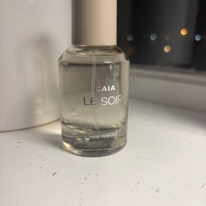 Le Soir Hair Perfume från Caia - Säljer en elegant hårparfym från Caia med namnet Le Soir. Endast tagit några få sprut