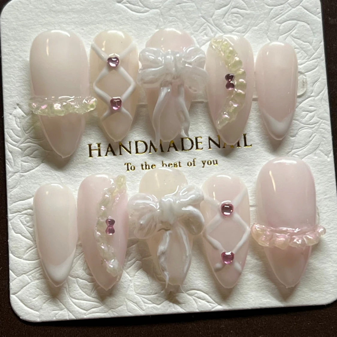 Handgjorda naglar med dekorativa detaljer - 1