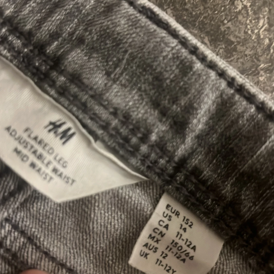 Grå flared jeans från H&M - 2