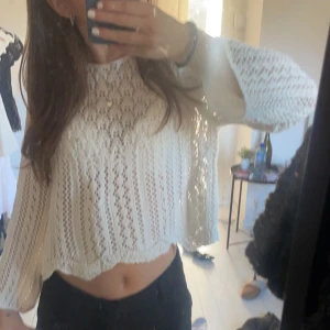 Vit stickad tröja - Säljer en vit stickad tröja från Only i storlek xs. Den är använd ofta men ändå bra skick. 