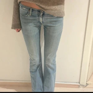 Low waist bootcut - Snygga blå jeans med bootcut som är lågmidjade❣️❣️  storleken är ungefär 26/34