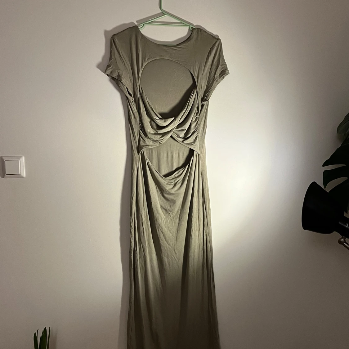 Grön  långklänning med öppen rygg