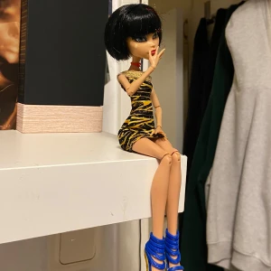 Cleo De Nile -  student disembody Council Doll - Cleo De Nile docka från student disembody Council-samlingen. Dockan är i jättefint skick, stela leder och ingen missfärgning!  Meddela mig om du har frågor🫶🏼