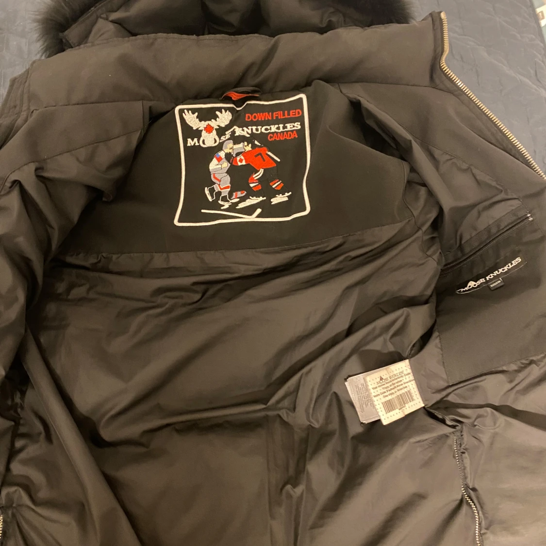 Svart dunjacka från Moose Knuckles - 3