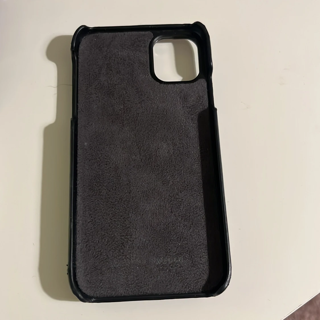 Svart mobilskal med nitar från Ideal of Sweden - 2