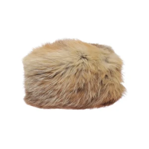 Pälsmössa - Snygg och fluffig brun pälsmössa i olika nyanser av brunt och beige. Perfekt för att hålla värmen under kalla dagar. Mössan har en mjuk och lyxig känsla.