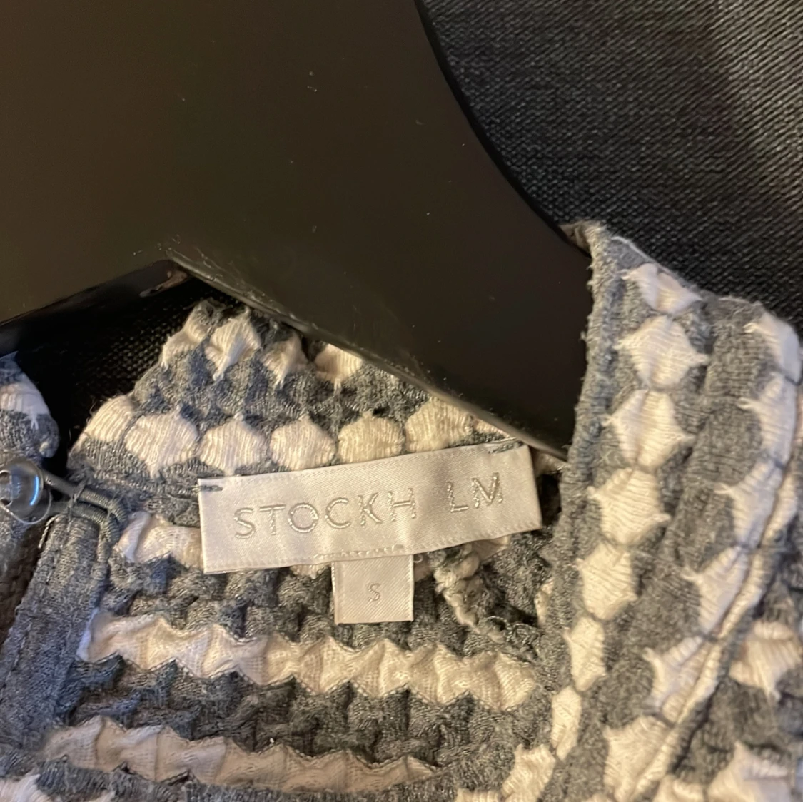 Grå och vit mönstrad tröja från Stockh LM - 2