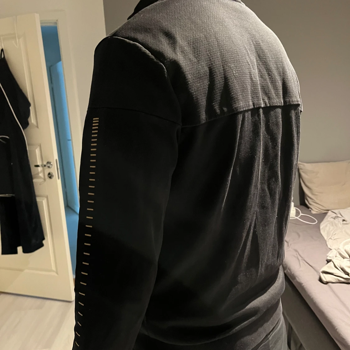 Svart kofta från Hugo Boss - 4