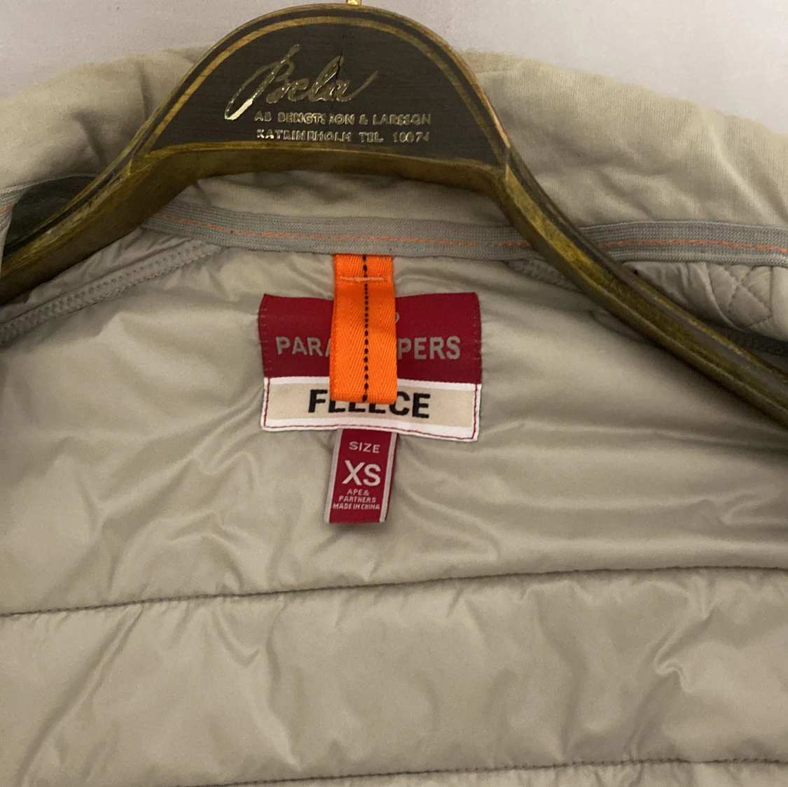 Beige/vit quiltad jacka från Parajumpers - 4