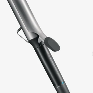 Locktång från Remington - Effektiv locktång från Remington med en elegant design i silver och svart. Perfekt för att skapa vackra lockar med justerbar temperaturinställning. Säljer då den inte används men fick i julklapp. Orginalpris 600-500 kr. Den är runt 38 mm tror jag