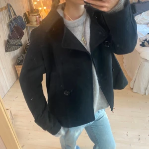 Svart kappa - SUPER snygg!! Tryck gärna på köp nu❤️❤️