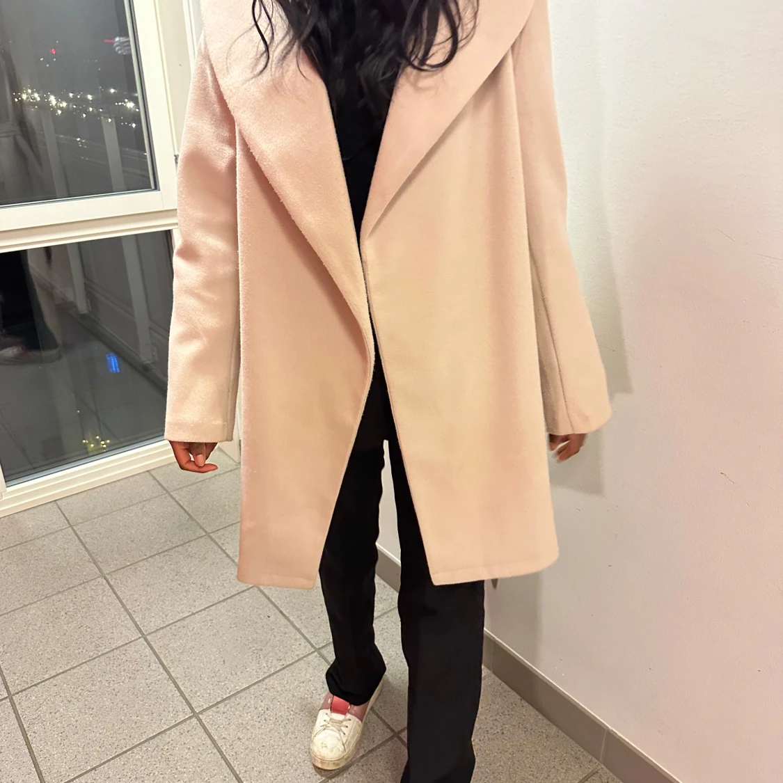 Beige kappa med bälte - 1