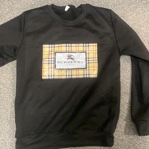 Burberry tröja helt ny använd en gång - Den passade inte mig bra.