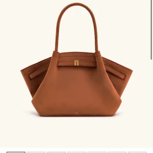 JW PEI väska  - Köpt på hemsidan för 1444 kr + 300 i frakt💗 Inga defekter använd 3 gånger. I storlek medium 
