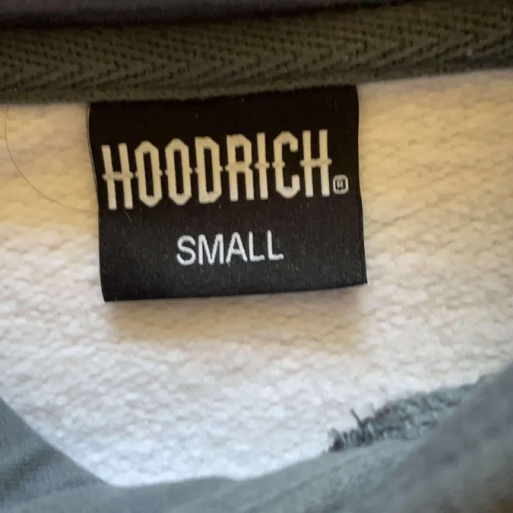 Hopdrich tröja vit storlek S, skick 8/10 den säljs inte längre! . Hoodies.