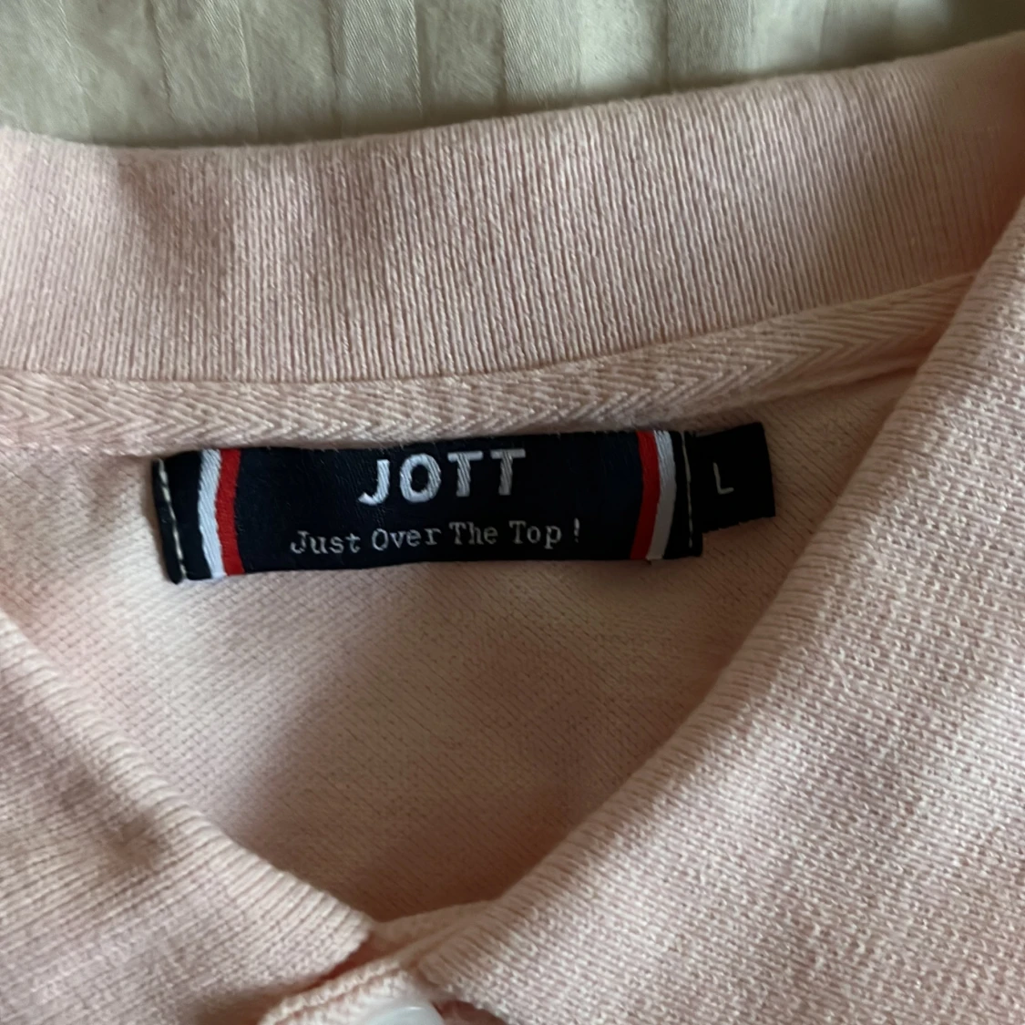 Ljusrosa pikétröja från JOTT - 92