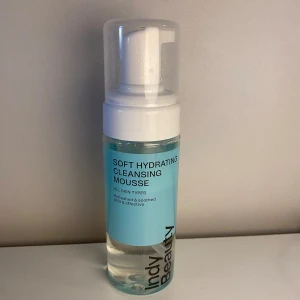 Cleansing Mousse - Rengöringsmousse från Indy Beauty Kolla bild för hur mycket som är kvar 