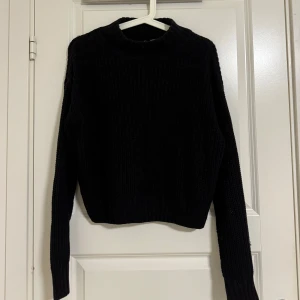 Stickad tröja - Skön och fin tröja. Perfekt nu inför hösten 🍁🍂☕️