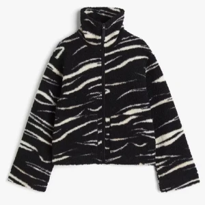 Teddy Jack  - Jätte fin Teddy jacka ifrån hm som tyvärr inte kommer till någon använing, skriv för fler bilder💓