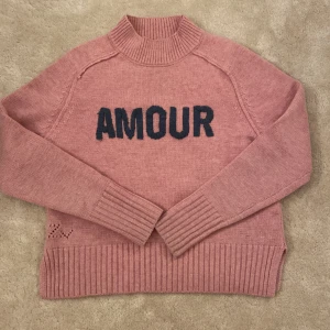 Zadig tröja - Cool Zadig & Voltaire tröja💗 Jag köpte den för 1600 kr, nypriset är också 1600 kr! Den är i jätte bra skick!!! 