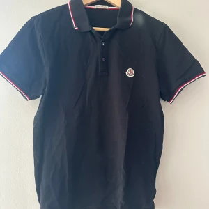 Moncler piké - Snålt använd 8/10 skick hör av för frågor!