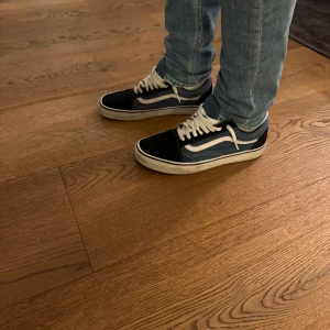 Vans - Vans skor. Nypris: 750 pris kan diskuteras vid snabba affärer.