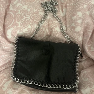 Tiamo väska - Säljer pågrund av att jag har tröttnat på den. Jätte bra skick!