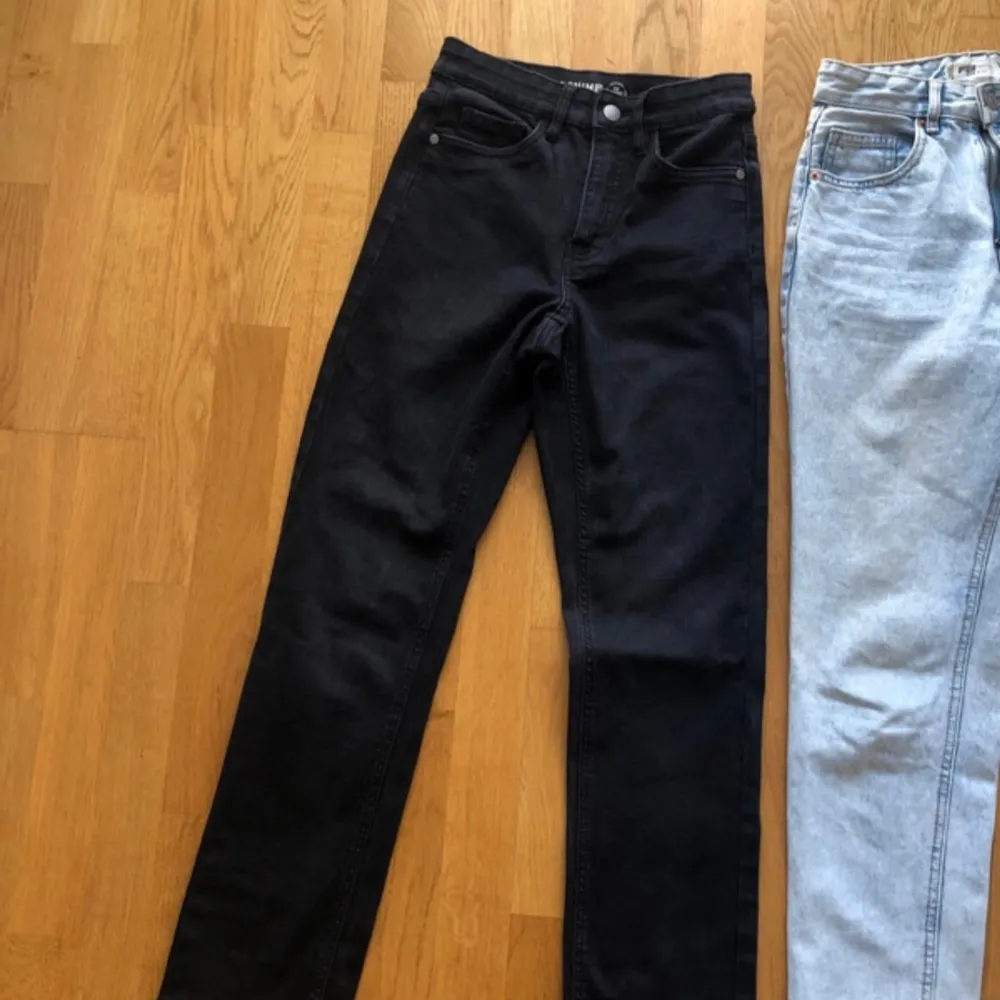 Jeans från Denim stl 34 och Sisters stl XXS i nyskick. Jeans & Byxor.