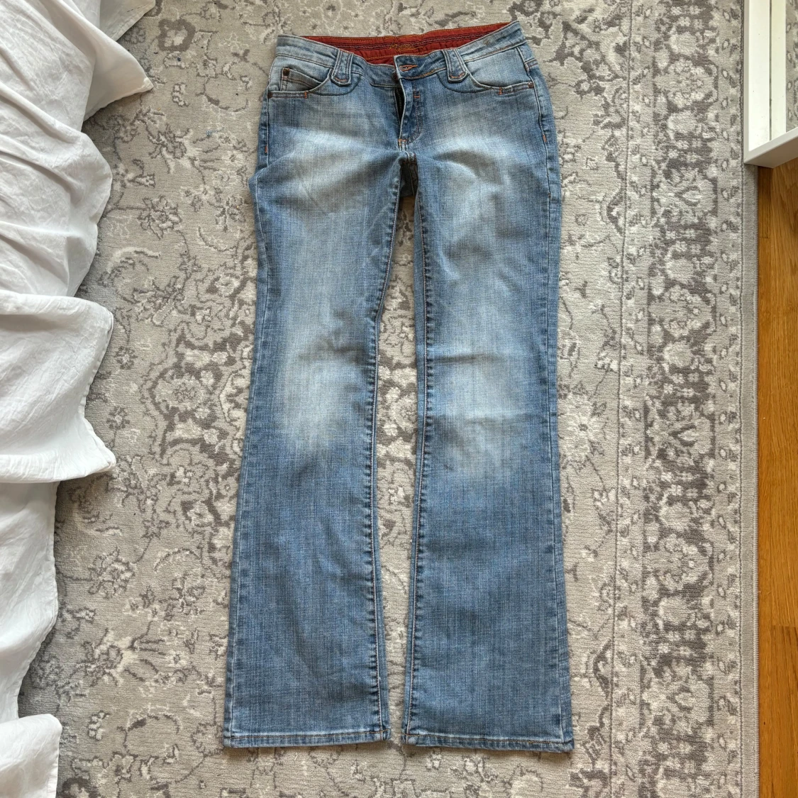  lågmidjade utsvängda jeans - 92