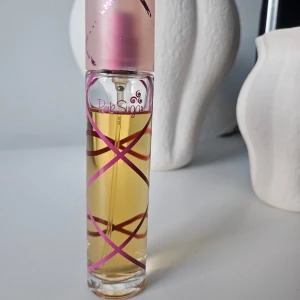 Pink Sugar Aqoulina 50 ml - Söt parfym som håller väldigt länge