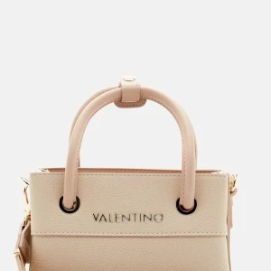 Valentino väska  - Säljer min helt nya äkta Valentino väska som jag fick i födelsedagspresent men inte fall mig i smaken  Medelstor  beige med guld detaljer Tillkommer med två olika band beroende på sin egna stil 