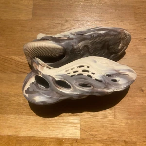 Yeezy Foam Runners  - Små i storleken, Pris kan diskuteras 