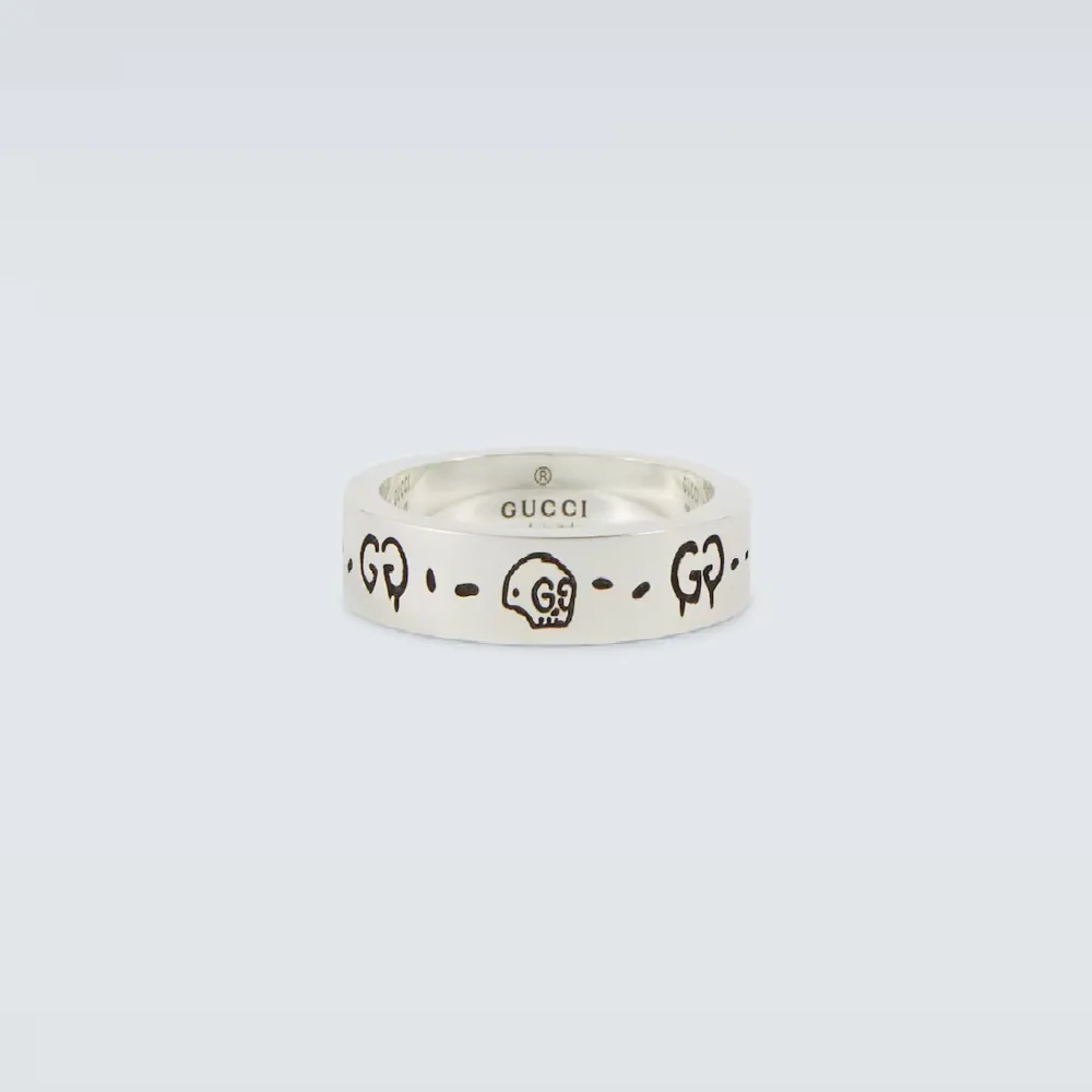 Säljer nu min Gucci ghost ring pga för lite användning. Nypris 3200kr Självklart äkta Allt og finns Size 20 Fint skick Äkta sterlingsilver 925. Asusteet.
